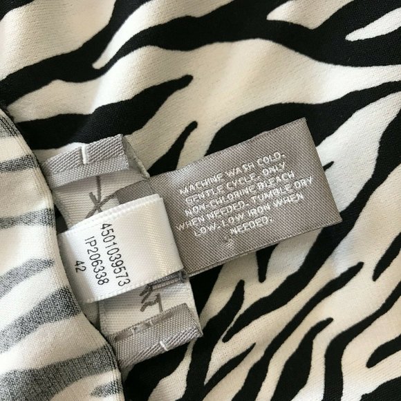 Chico's Womens Long Sleeves Zebra Print Hi Low Hem Black Tunic Blouse Top Size M - Picture 7 of 7